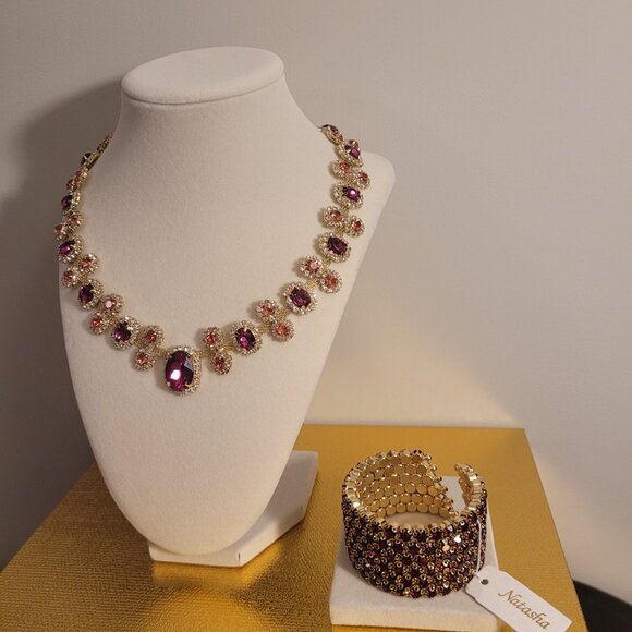 Stunning Necklace and Bracelet Set. Purple Crystals. Gold Tone. Sparkling. - Picture 10 of 13